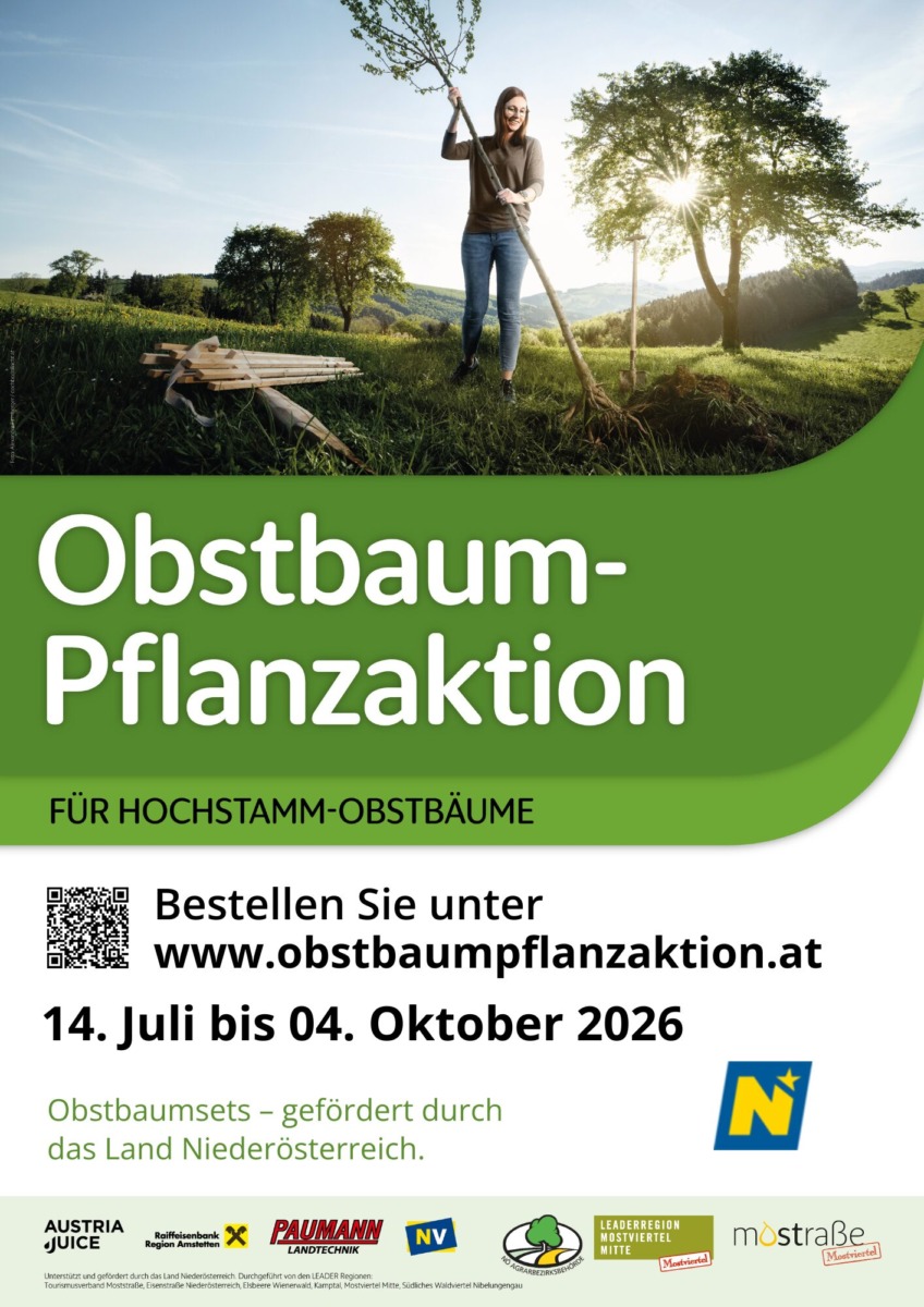 Frau pflanzt einen Obstbaum Pflanzaktion von 14. Juli bis 04. Oktober 2026